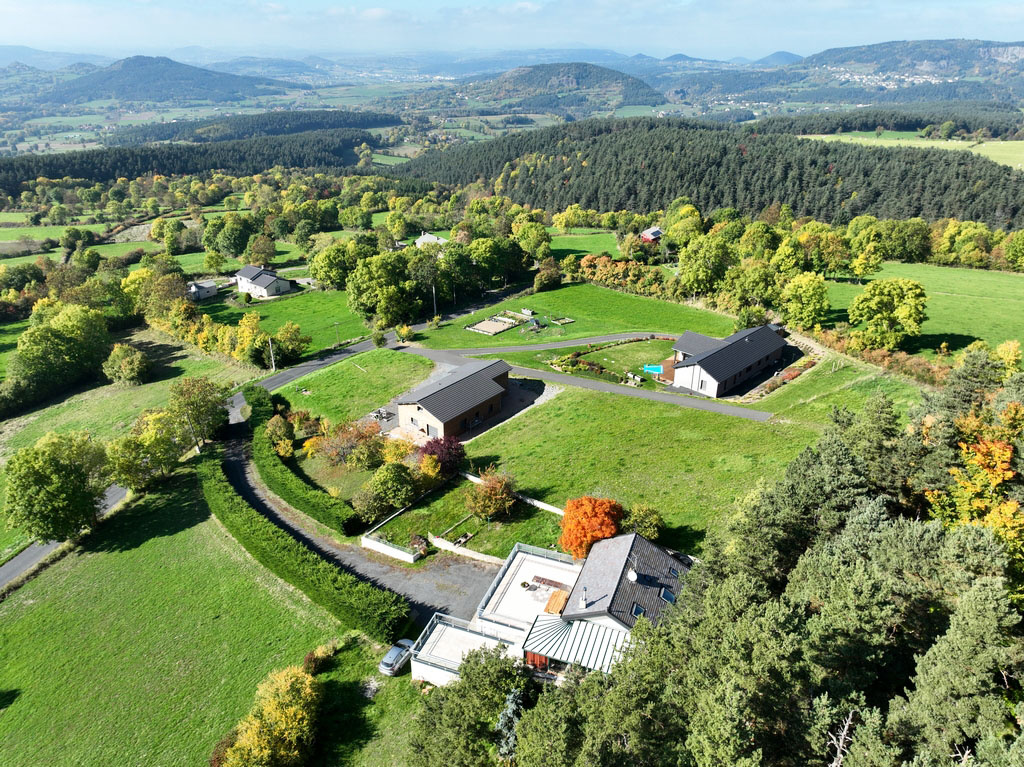 Maison Proche St Julien avec vue panoramique.