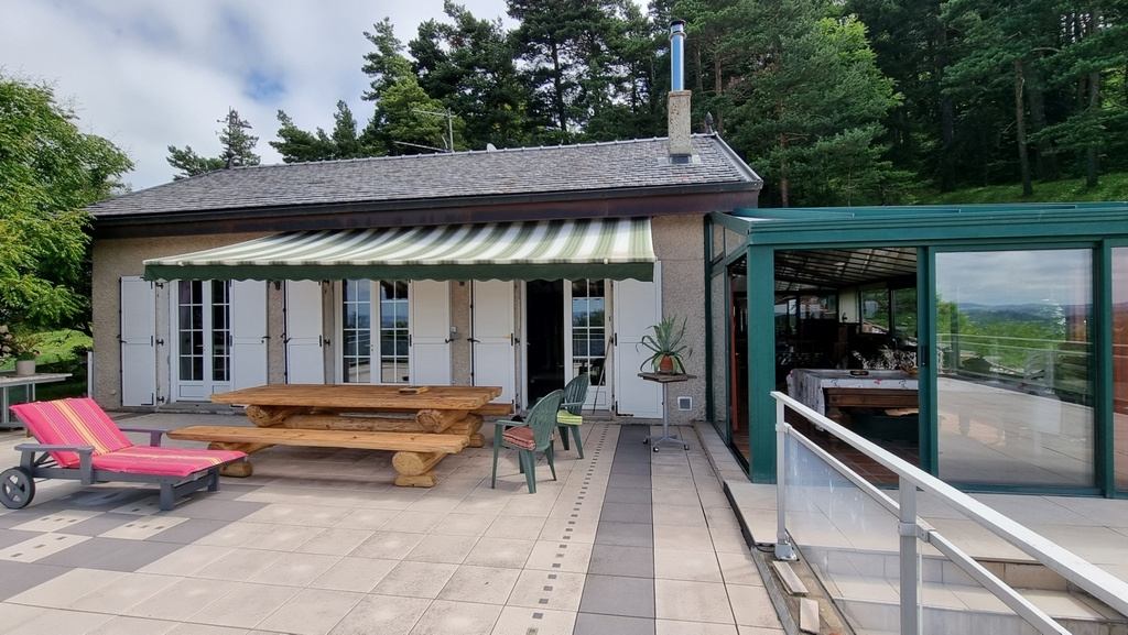 Maison Proche St Julien avec vue panoramique.