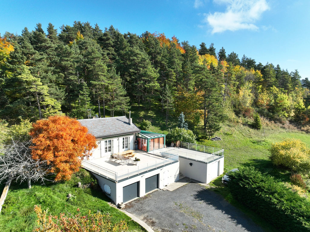 Maison Proche St Julien avec vue panoramique.