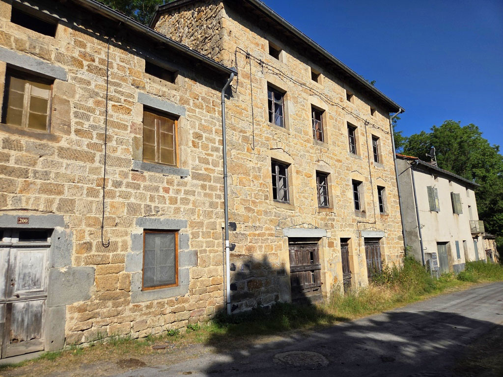 Grande maison pierre St Julien Chapteuil à rénover