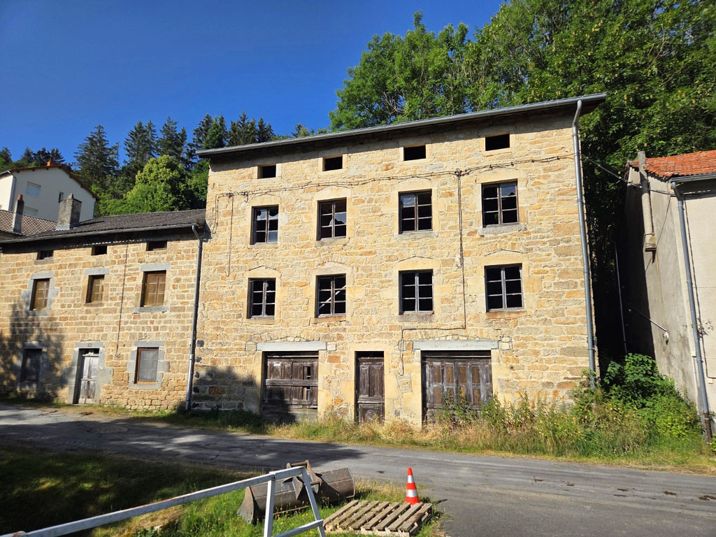 Grande maison pierre St Julien Chapteuil à rénover