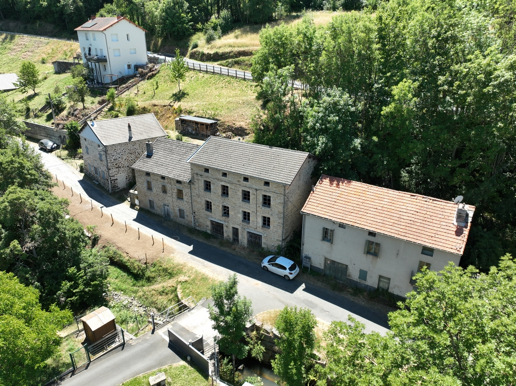Grande maison pierre St Julien Chapteuil à rénover