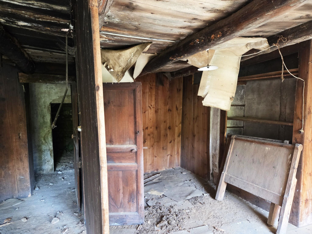 Grande maison pierre St Julien Chapteuil à rénover