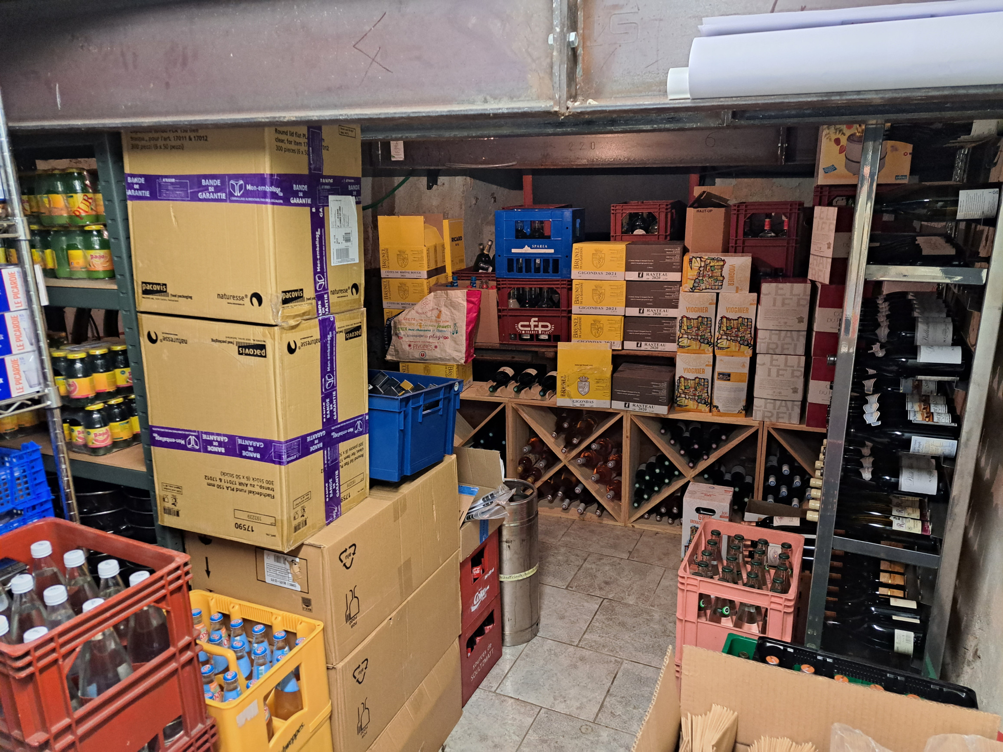 F/commerce restaurant bar plein centre du Chambon sur LIgnon