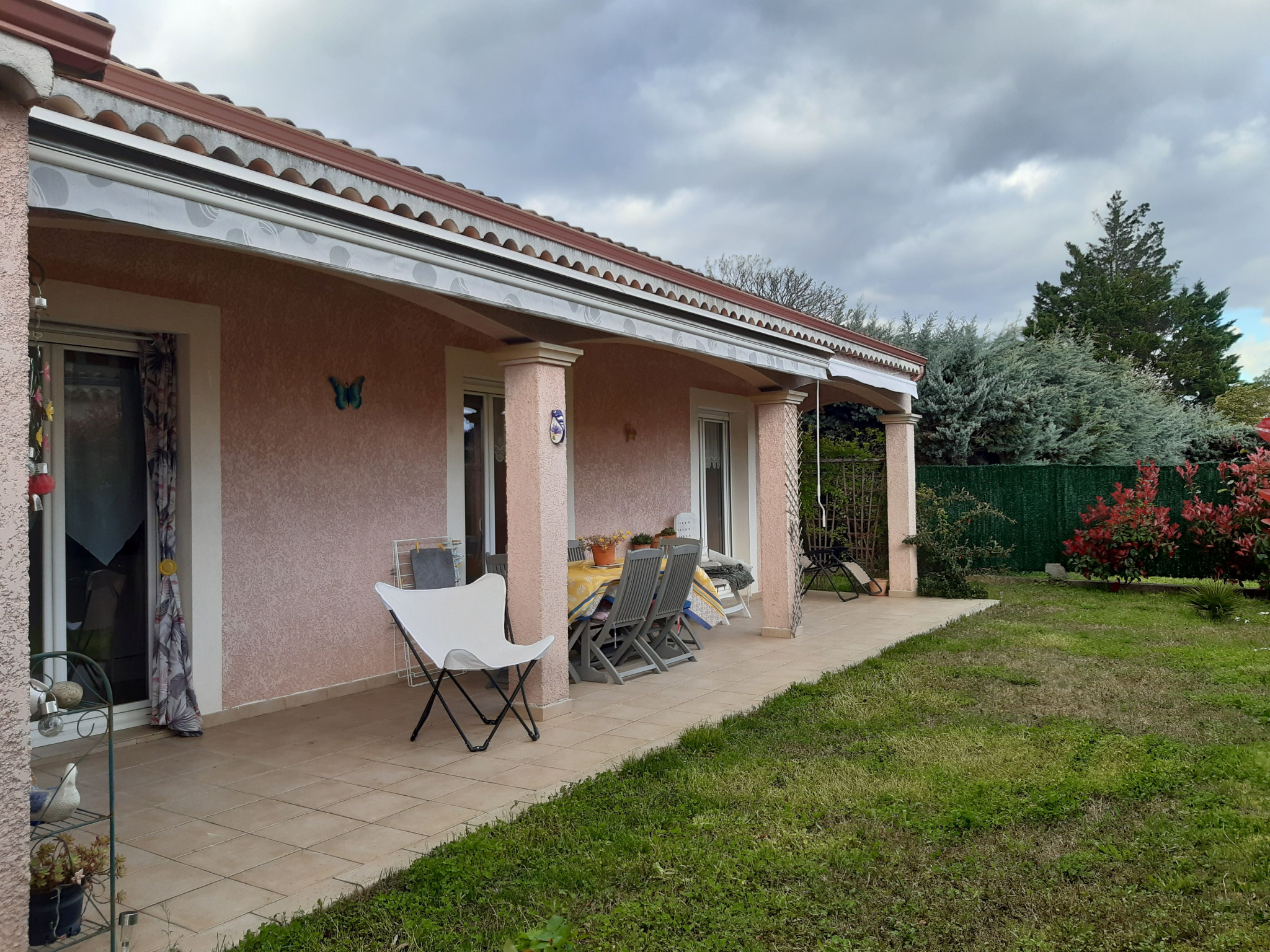 Villa avec garage et terrain attenant