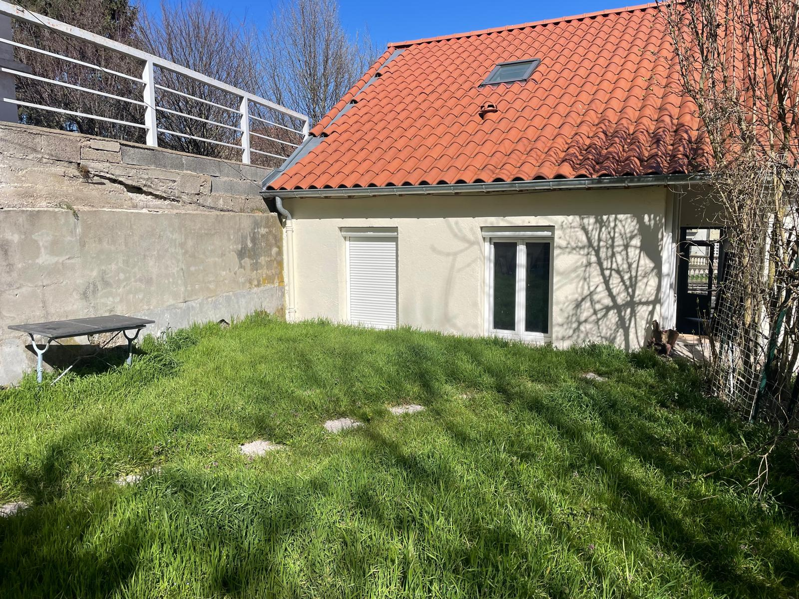 Joli appartement avec terrain attenant privé