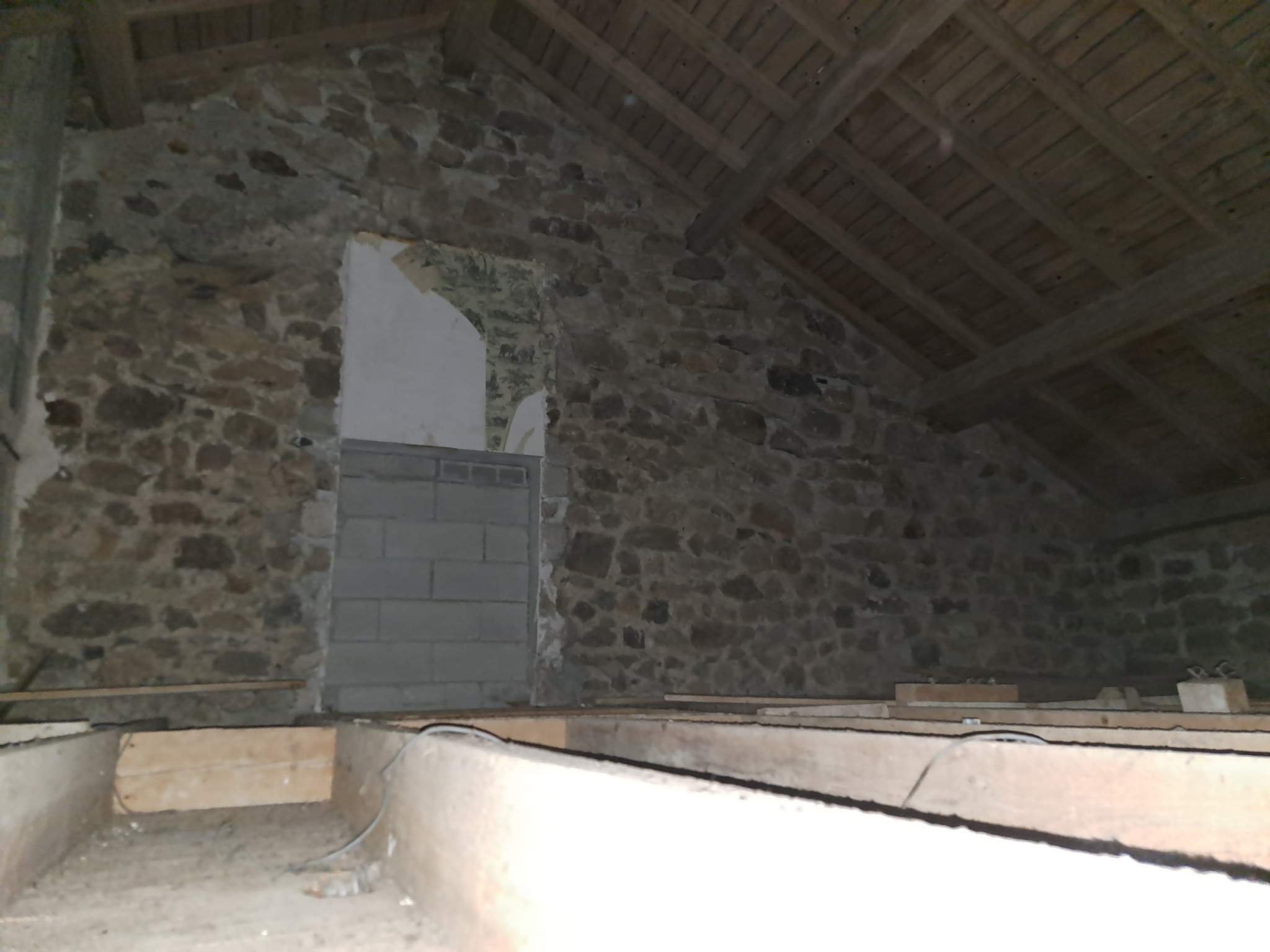 Entre Tence et Chambon sur Lignon grande maison en pierre sur 995 m2 de terrain