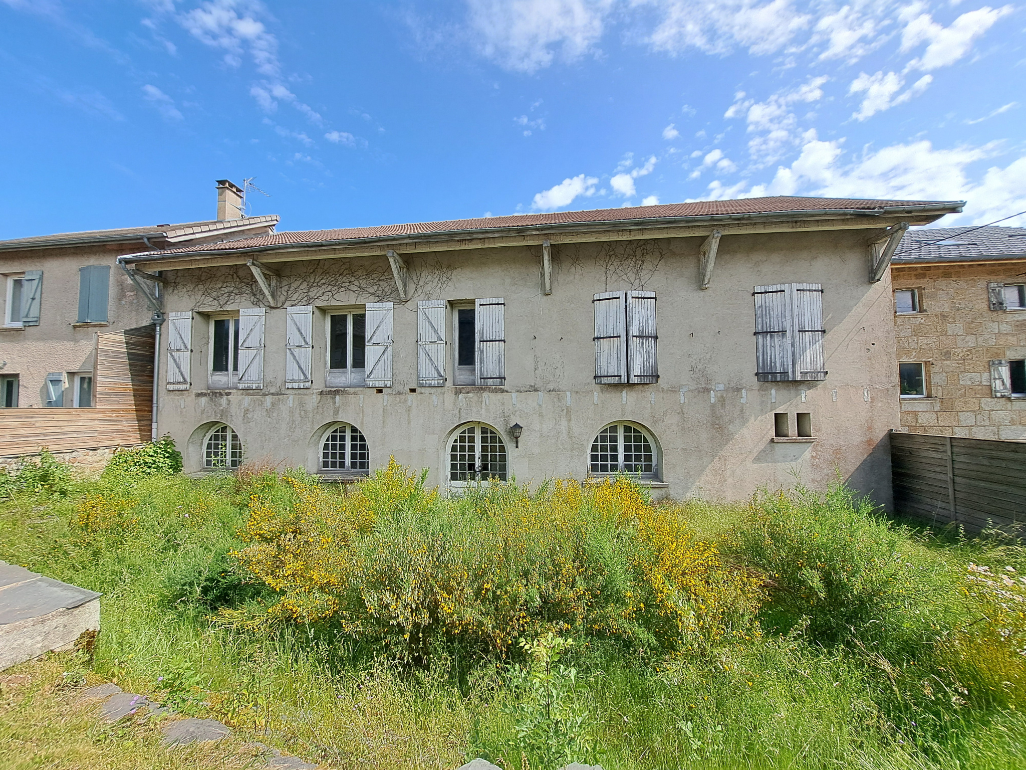Entre Tence et Chambon sur Lignon grande maison en pierre sur 995 m2 de terrain