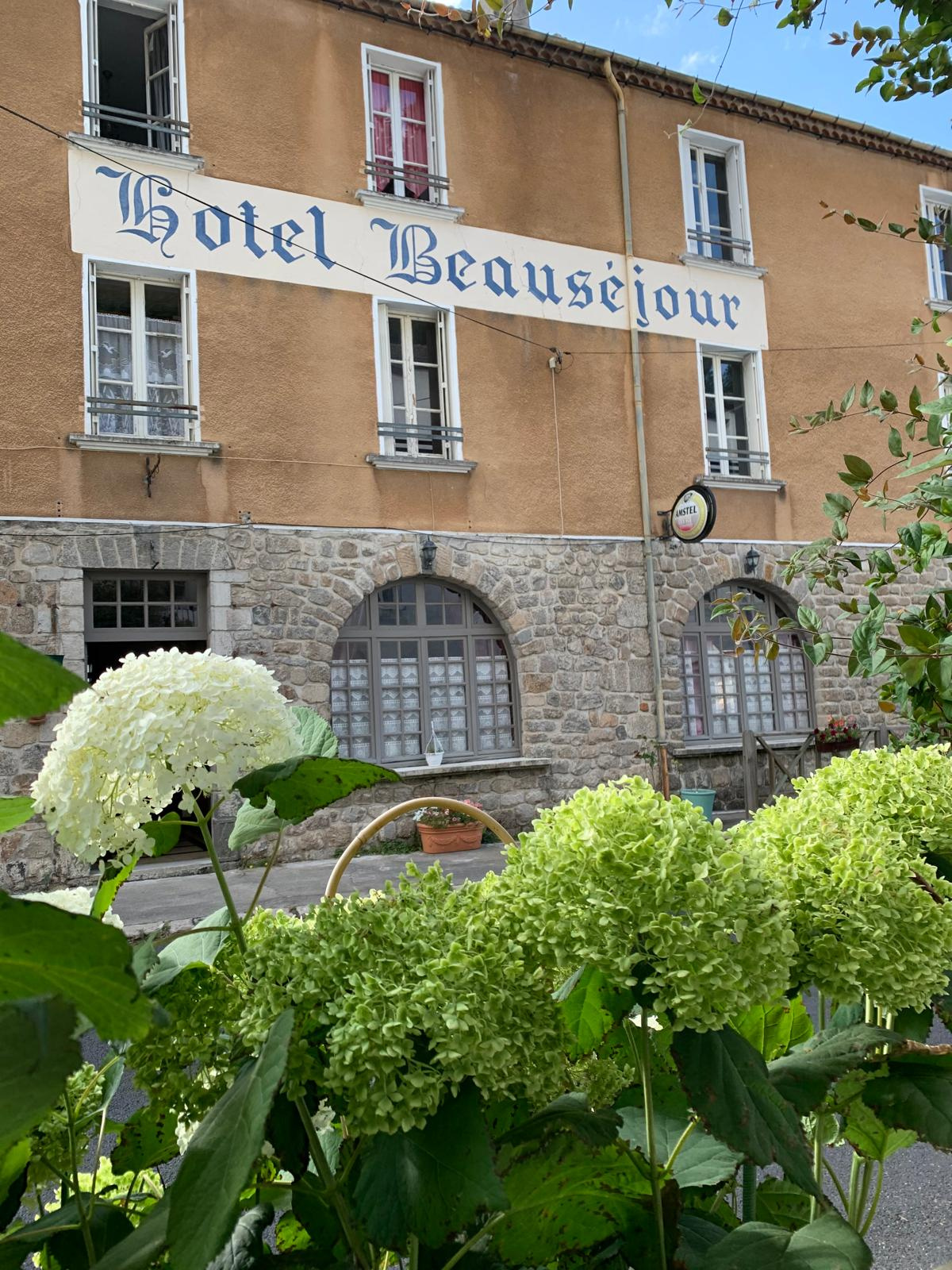 Ancien hôtel de charme joliment rénové