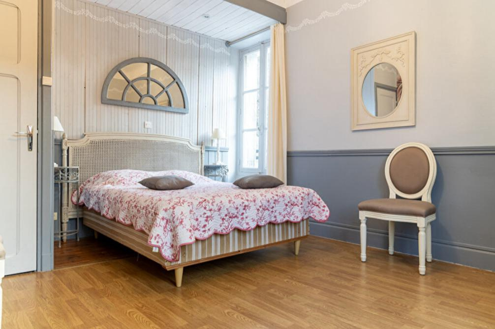 Ancien hôtel de charme joliment rénové
