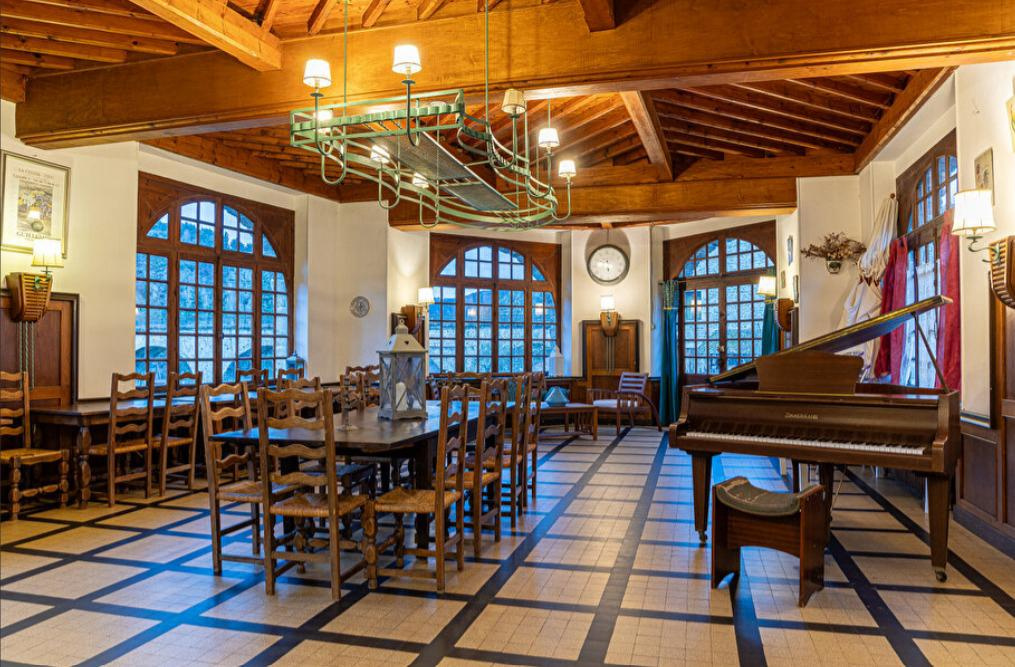 Ancien hôtel de charme joliment rénové