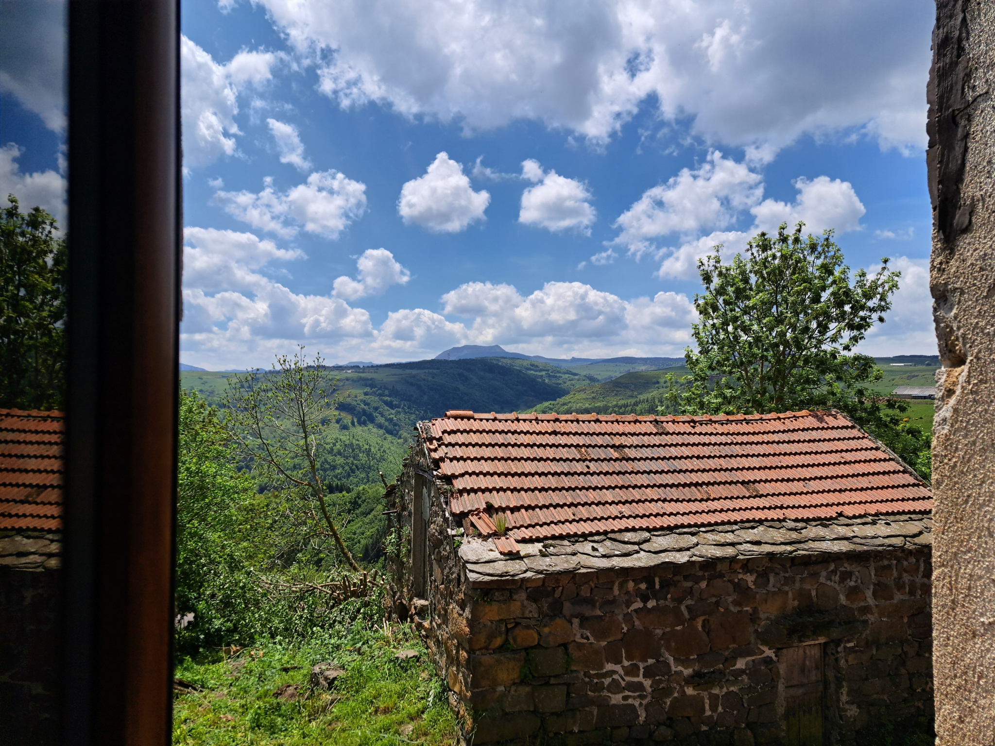 Maison en pierre en partie rénovée et petite bergerie